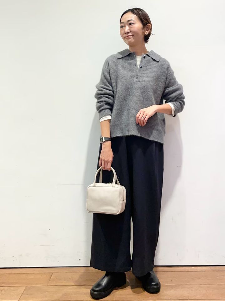 今年らしさ抜群の襟つきニット