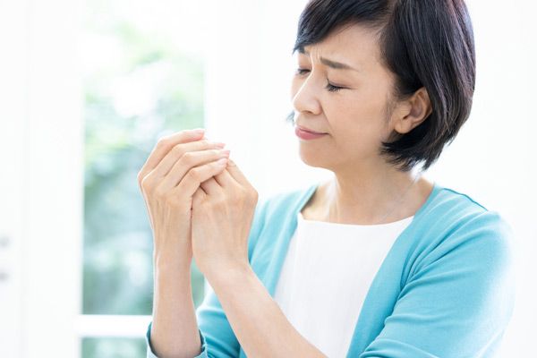 特に閉経後の女性に多い「手指トラブル」
