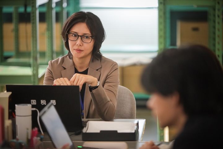 ドラマ『おコメの女－国税局資料調査課・雑国室－』第4話より （C）テレビ朝日 width=