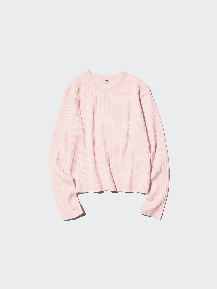 ユニクロのミニケーブルクルーネックセーター