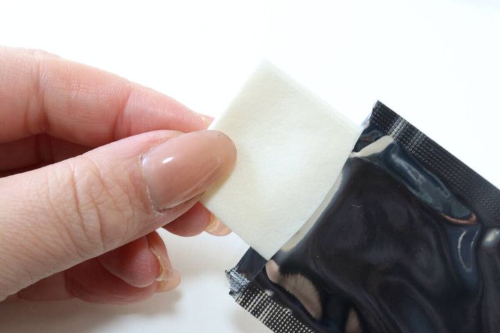 メガネクリーナー（くもり止め付） 取り出し