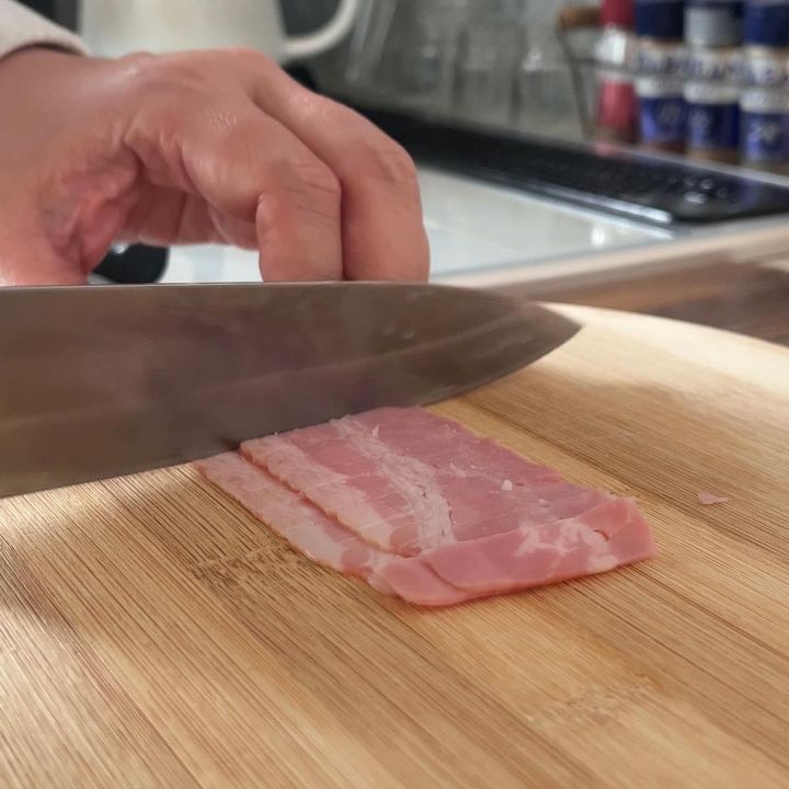 チーズあふれるベーコンポテトサンド