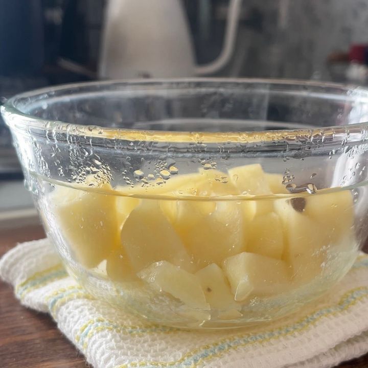 チーズあふれるベーコンポテトサンド