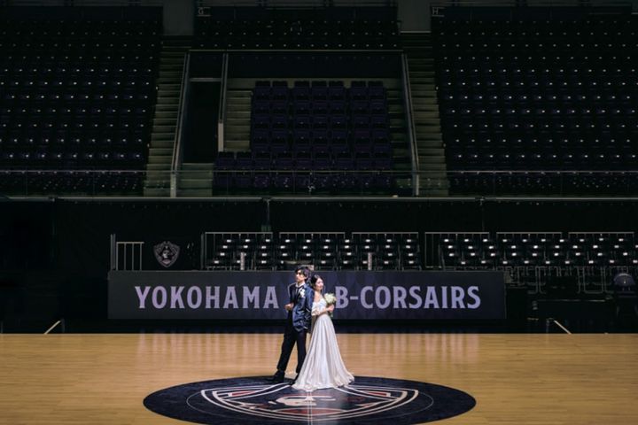 コート中央の主役となるおふたり