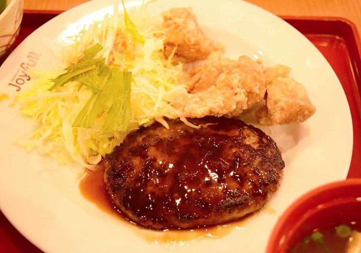 水曜日のメインプレートは、ハンバーグ＆唐揚げ。
