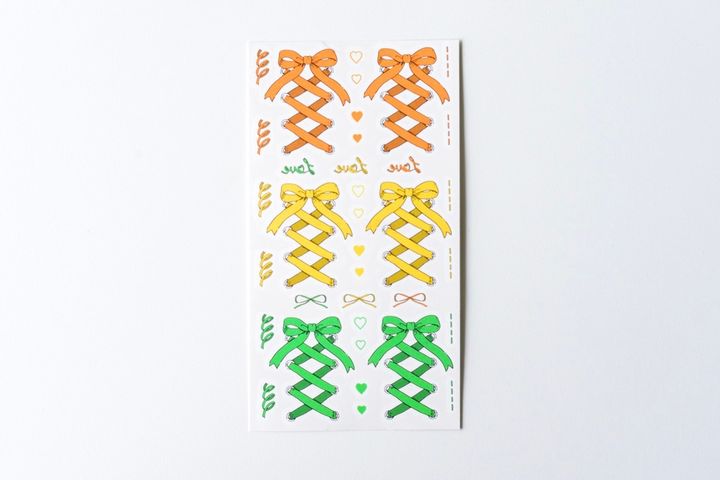 タトゥーシールは100均で売ってる？【セリア・ダイソー】使い方も解説