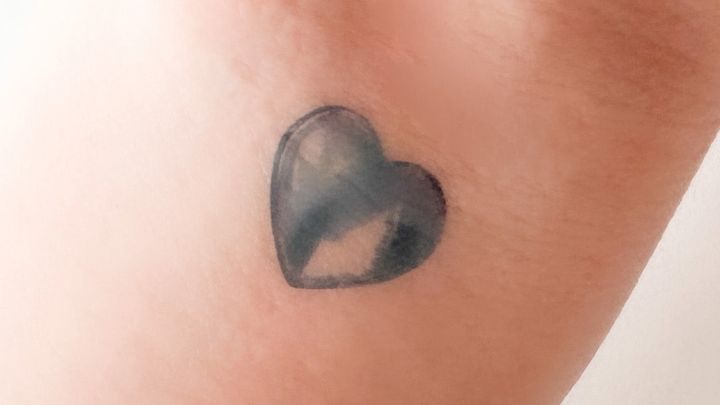 タトゥーシールは100均で売ってる？【セリア・ダイソー】使い方も解説