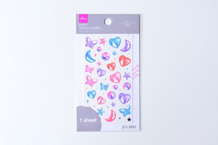 タトゥーシールは100均で売ってる？【セリア・ダイソー】使い方も解説