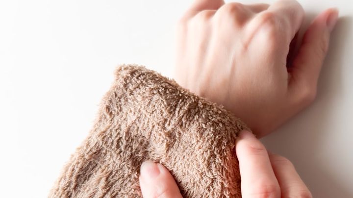 タトゥーシールは100均で売ってる？【セリア・ダイソー】使い方も解説