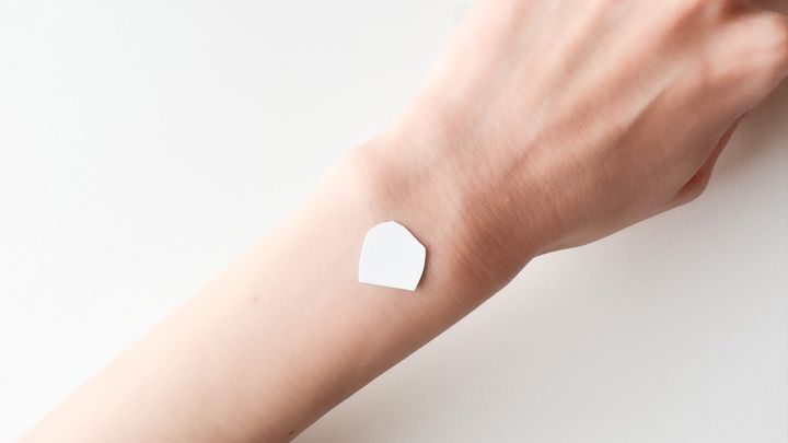 タトゥーシールは100均で売ってる？【セリア・ダイソー】使い方も解説