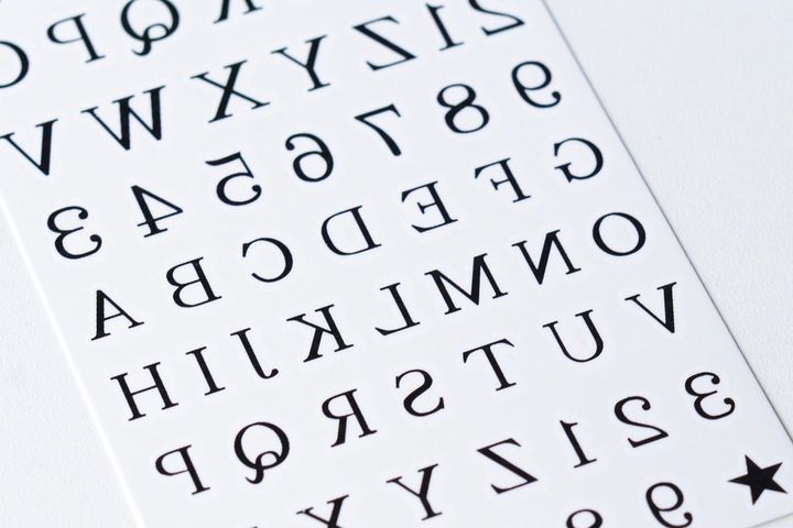 タトゥーシールは100均で売ってる？【セリア・ダイソー】使い方も解説