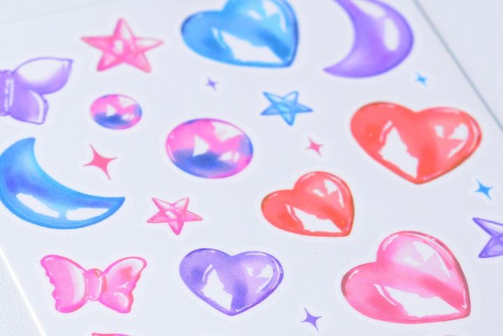 タトゥーシールは100均で売ってる？【セリア・ダイソー】使い方も解説