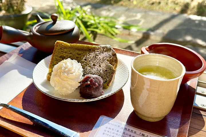 和風庭園を眺めながら抹茶しるこで一服♪ 足柄茶スイーツやワンプレートランチが楽しめる「緑茶カフェ 茶ぁぼう」