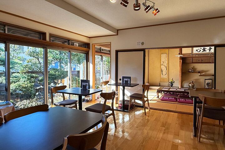 和風庭園を眺めながら抹茶しるこで一服♪ 足柄茶スイーツやワンプレートランチが楽しめる「緑茶カフェ 茶ぁぼう」