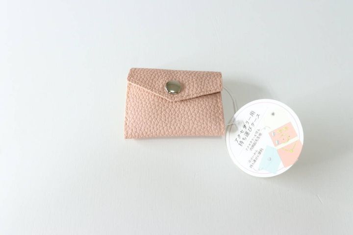 セリアのアクセサリー用持ち運びケースのパッケージ