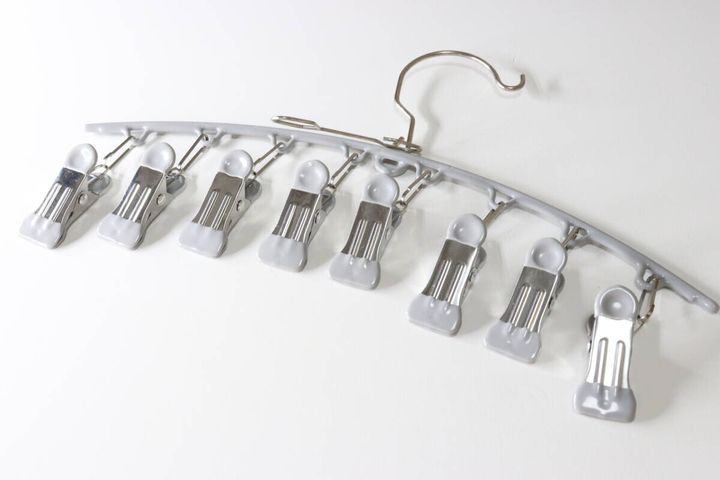 ダイソーのマルチクリップハンガー（クリップ8個）のビジュアル