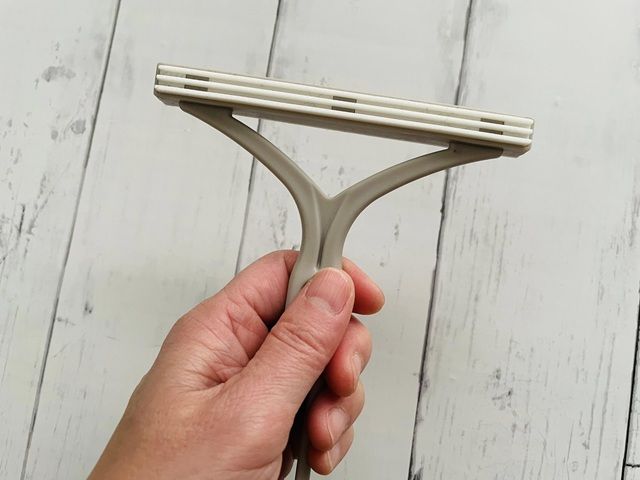 ダイソーのT字リントブラシ 使い勝手がいい