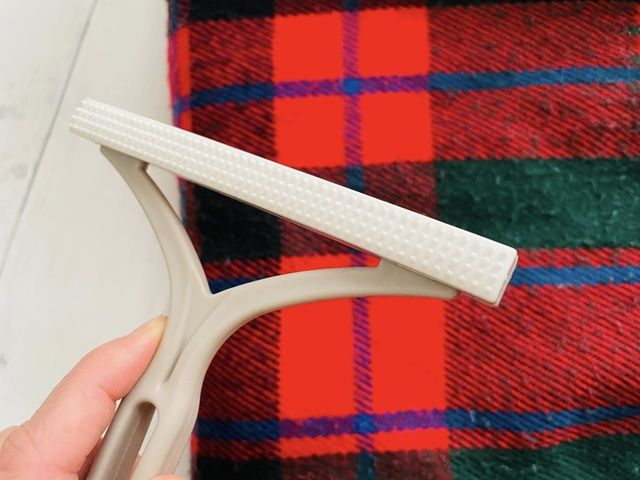 ダイソーのT字リントブラシ 毛羽立ちをおさえる