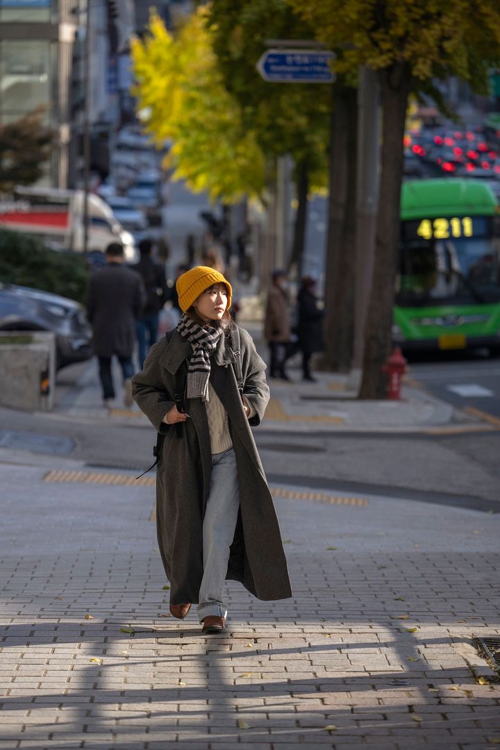 マネしたい！アウターとインナーの配色にこだわったメリハリコーデ【番外編：韓国】