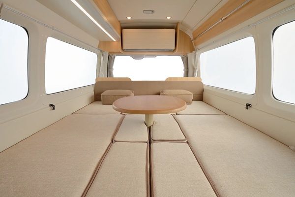 【千葉県千葉市】キャンピングカー「Lino Premium」とソファブランド「blocco」のコラボモデルが登場