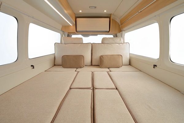 【千葉県千葉市】キャンピングカー「Lino Premium」とソファブランド「blocco」のコラボモデルが登場