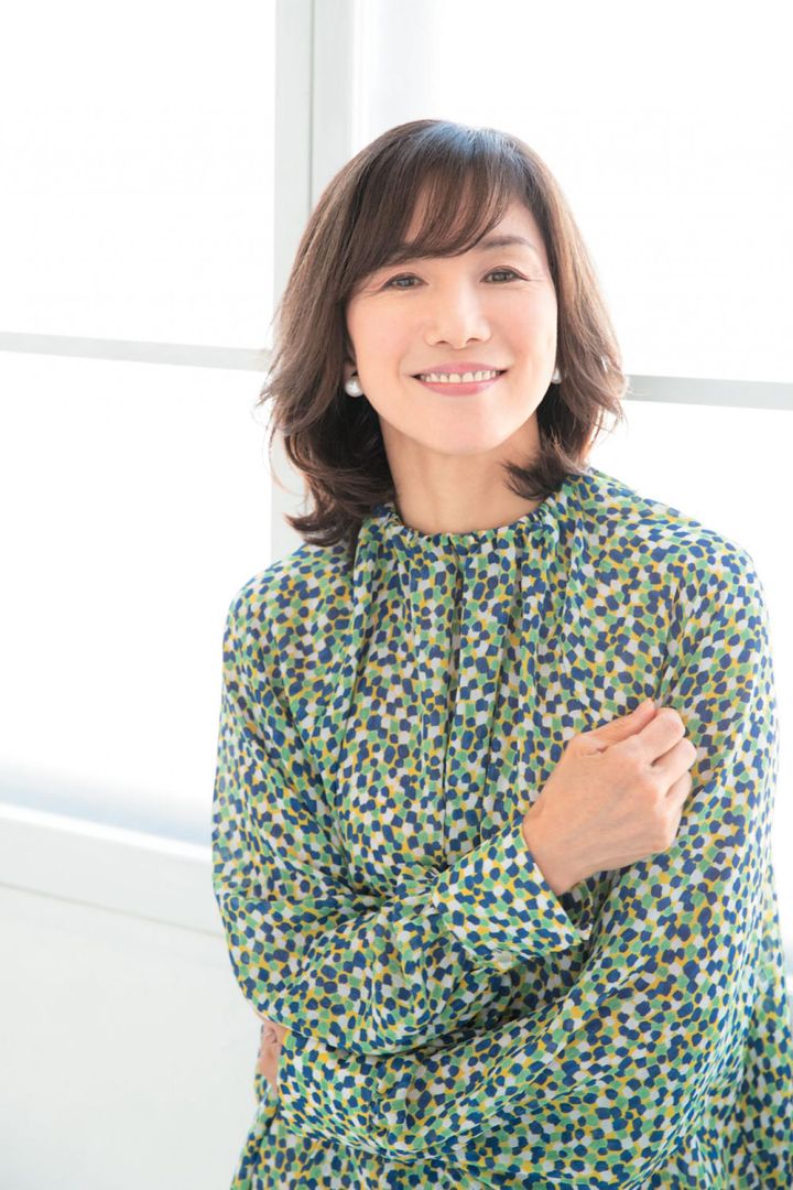 ブラウス1万7380円／ダブル・フェース☎03-6240-3085<br>イヤリング 8800円／アビステ