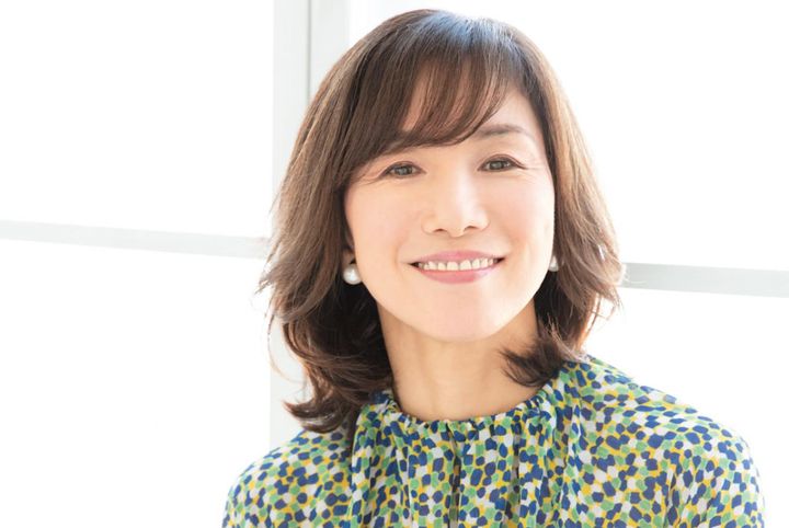 【50代からの髪型】老け印象を華やかにするミディアムレイヤーで髪のボリュームをアップ！