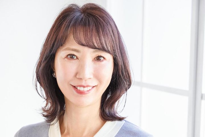 【50代のミディアムヘア】ひし形シルエット＋レイヤーで今っぽく！最旬ヘアスタイル2選