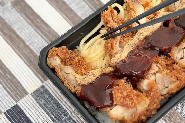 ボリュームすごっ！【ローソン】893kcalの豪快すぎるお弁当が登場