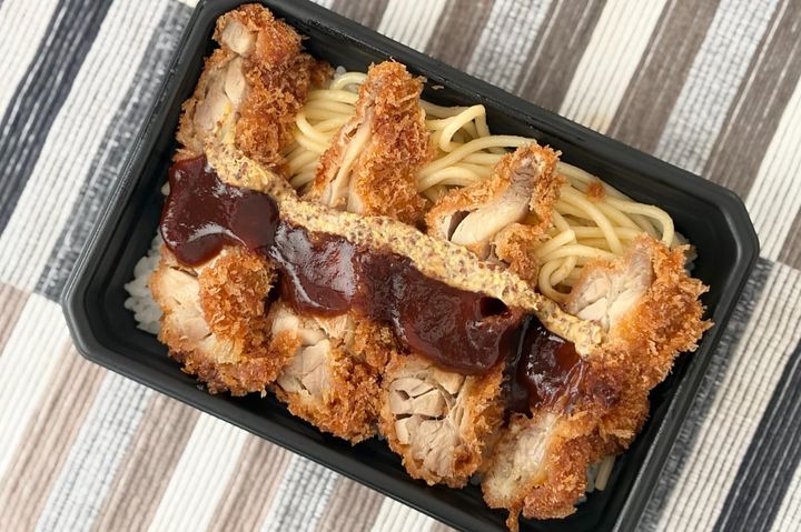 ボリュームすごっ！【ローソン】893kcalの豪快すぎるお弁当が登場