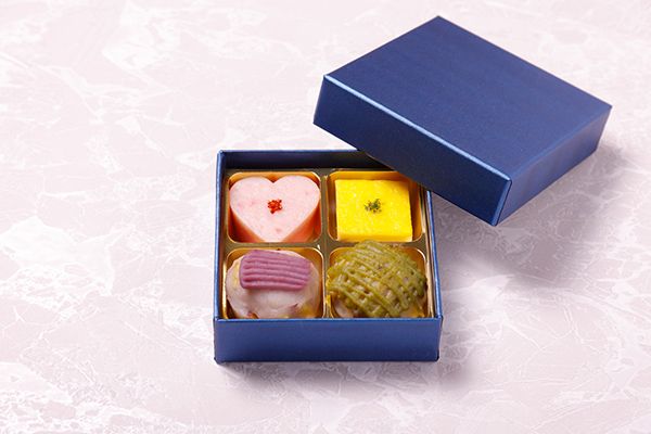 魚万商店のバレンタイン限定「トリュフチョコみたいなさつま揚げ」販売中。小箱におさまった色とりどりの一口さつま揚げ