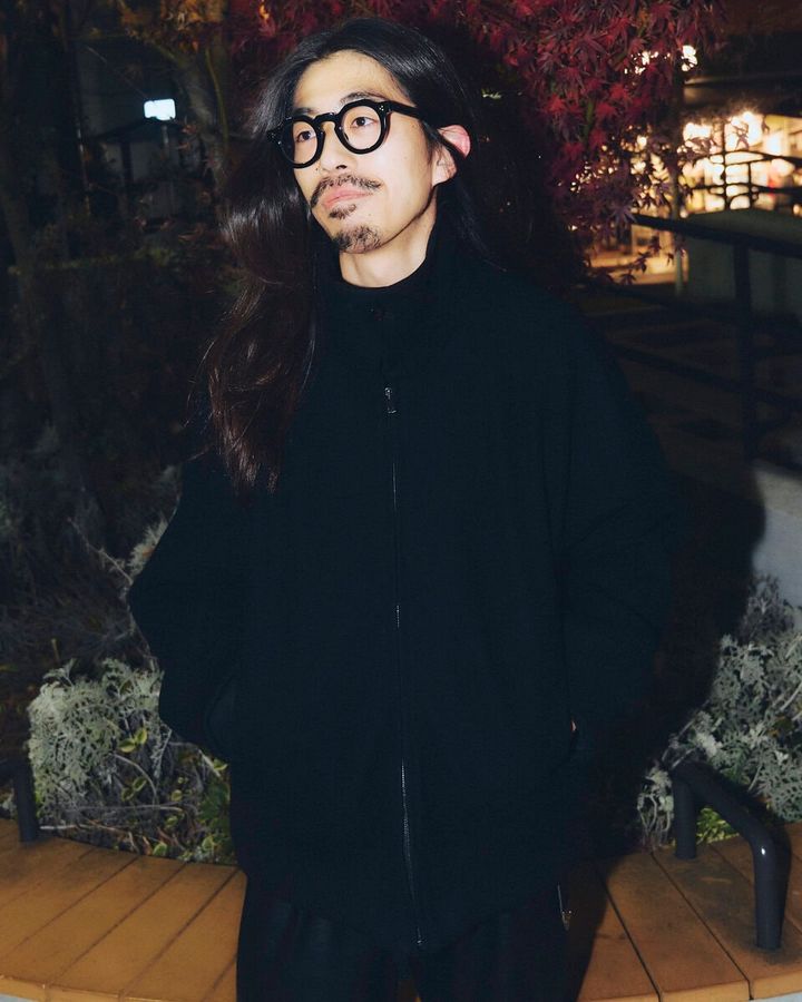 【スナップ】全身オールブラック…ただしすべて素材違いで立体感を演出