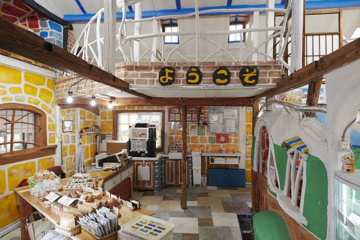 手作り感満載の建物内も楽しい