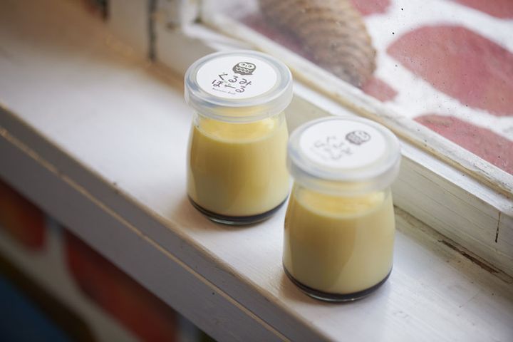 「しあわせぷりん」(1個350円)は、昔ながらの固めプリン