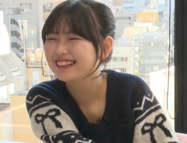 【写真・画像】おひなさま、画面に映る自分の鼻筋にうっとり「可愛い〜！」 1枚目