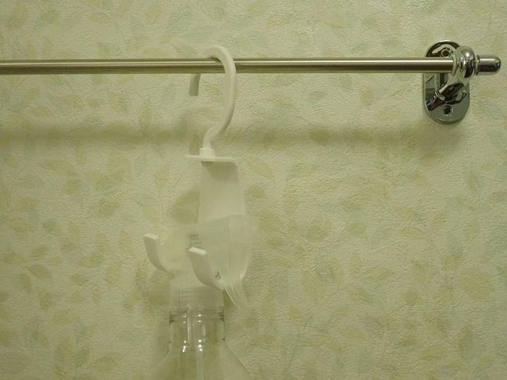 DAISO(ダイソー)：スプレーホルダー