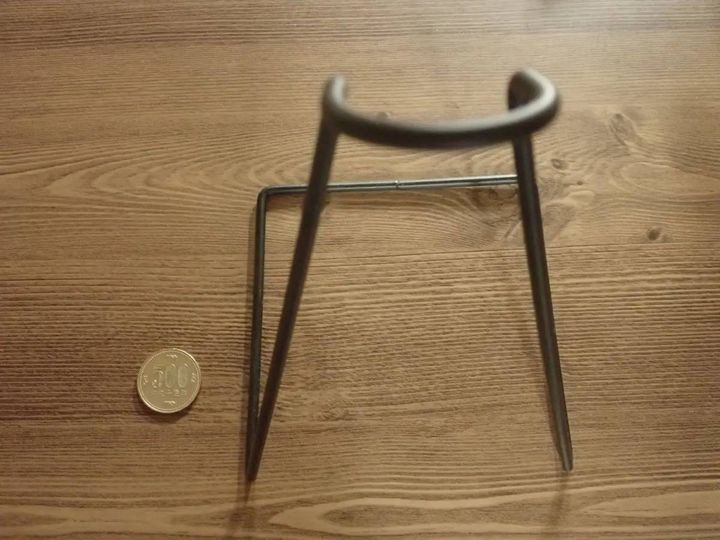 DAISO(ダイソー)：フローリングワイパースタンド