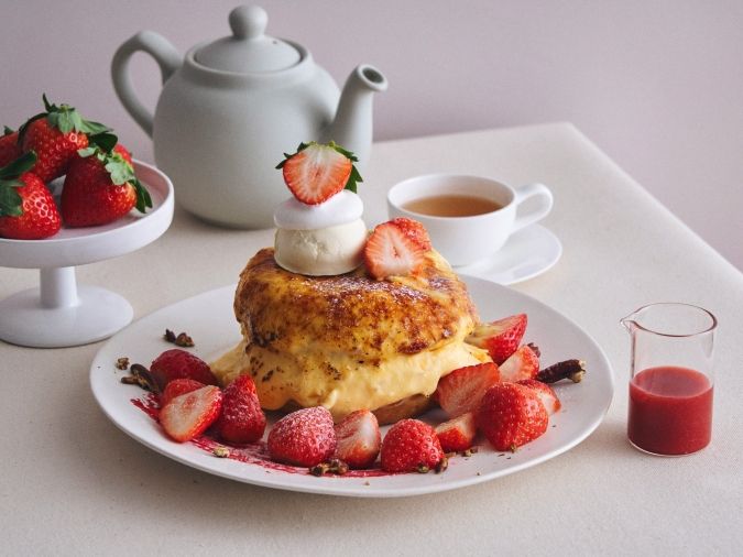 ビブリオテーク ごろごろ“あすかルビー”いちごと焦がしブリュレのパンケーキ いちごソース