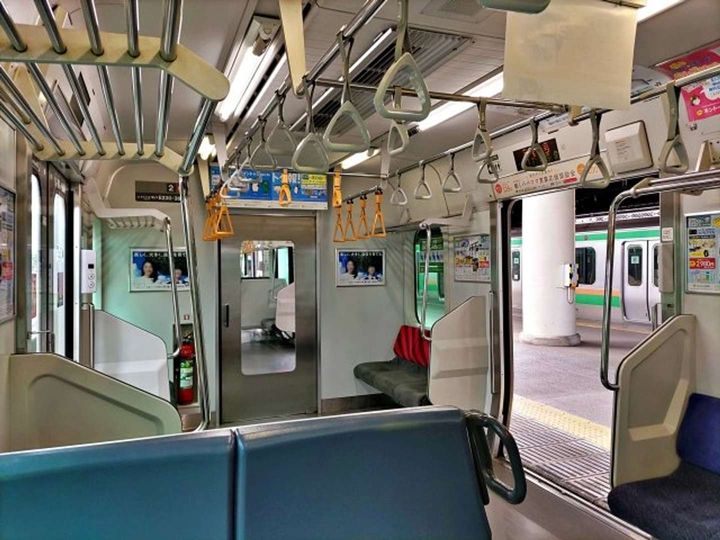 席を譲ってくれた3人へ（画像はphotoAC）