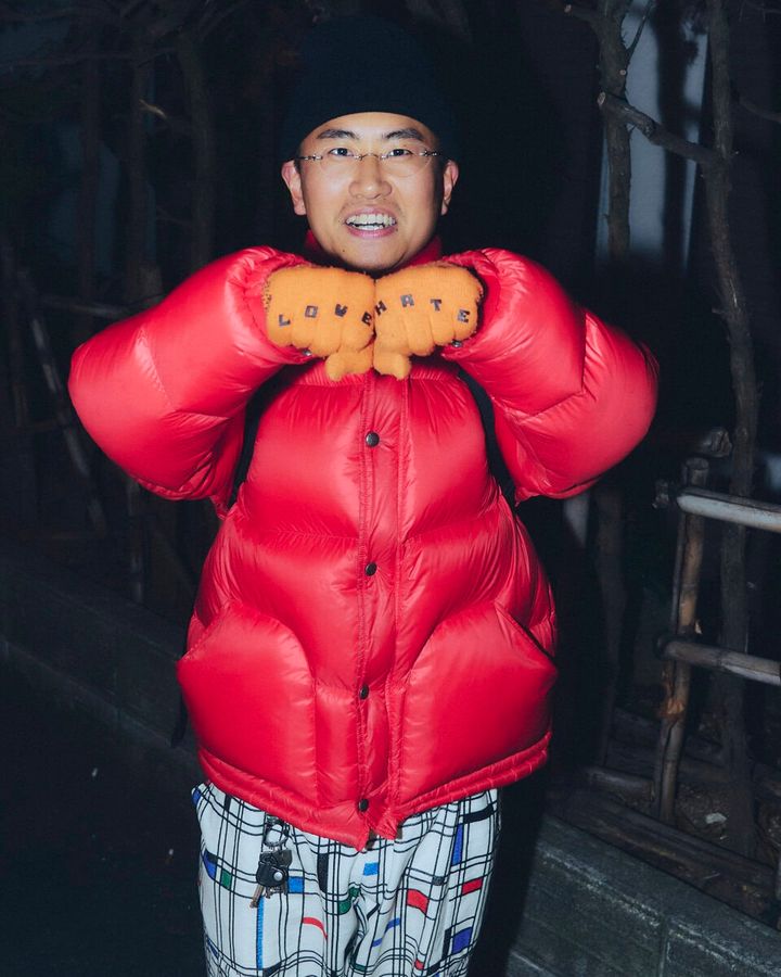 【スナップ】イベントごとが多い年末年始は気分をアゲる色＆アイテムづかいが吉