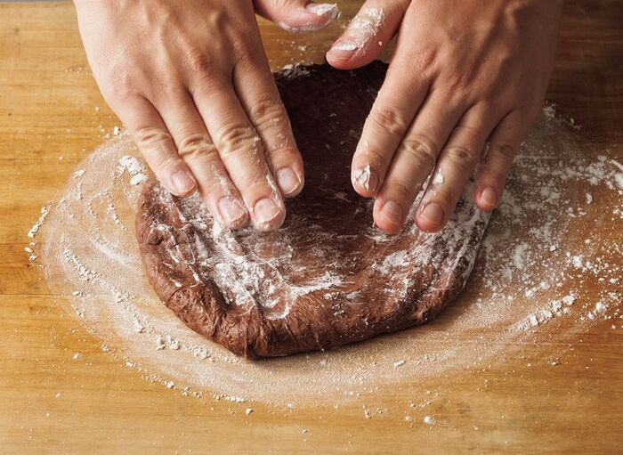 シフォン型で焼くと美味しい！「チョコちぎりパン」の作り方。生地に生クリームを加えて、しっとりした焼き上がりに♪