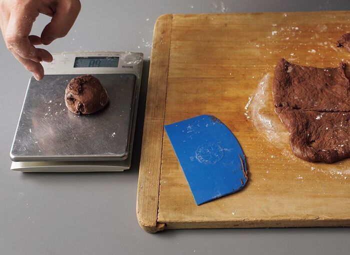 シフォン型で焼くと美味しい！「チョコちぎりパン」の作り方。生地に生クリームを加えて、しっとりした焼き上がりに♪