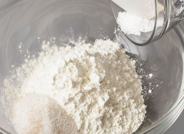 シフォン型で焼くと美味しい！「チョコちぎりパン」の作り方。生地に生クリームを加えて、しっとりした焼き上がりに♪