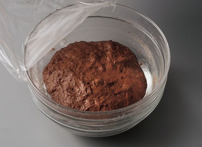 シフォン型で焼くと美味しい！「チョコちぎりパン」の作り方。生地に生クリームを加えて、しっとりした焼き上がりに♪