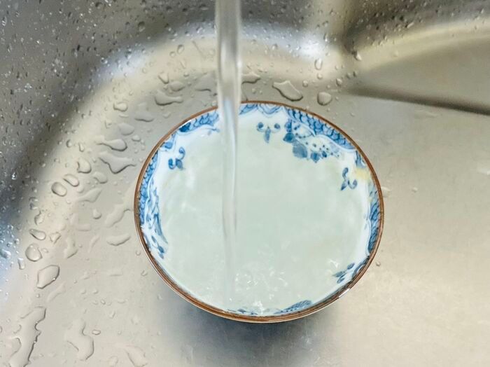 納豆の『ネバネバ』をこすらずに落とす方法！放置だけでスルリ。今日から試したくなる裏ワザ