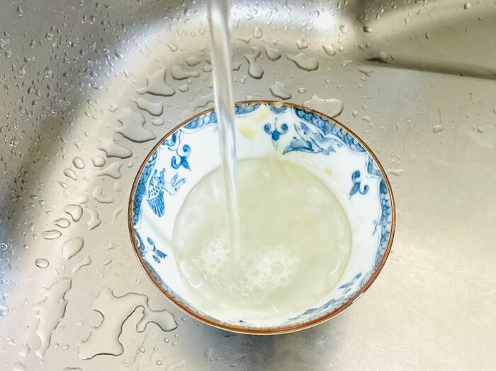 納豆の『ネバネバ』をこすらずに落とす方法！放置だけでスルリ。今日から試したくなる裏ワザ