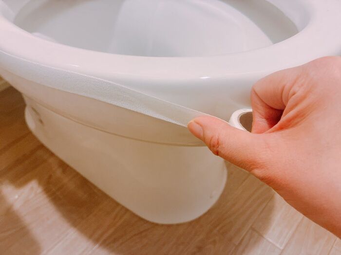 【ダイソー】ズボラ民大注目！おそうじの頻度と手間が減っちゃう〈白テープ〉、ゲットしなきゃ！