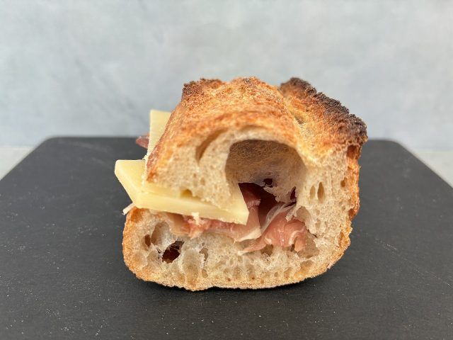 生ハムとコンテ 断面