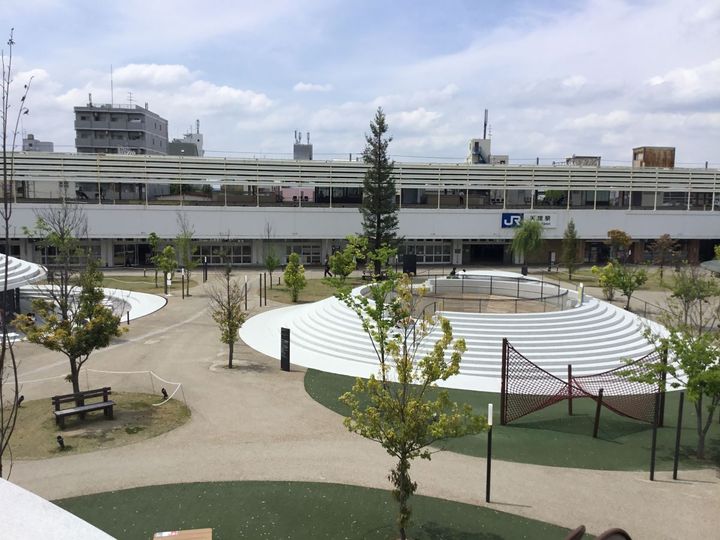 天理駅の改札を出ると広がる「CoFuFu(コフフン)広場」。