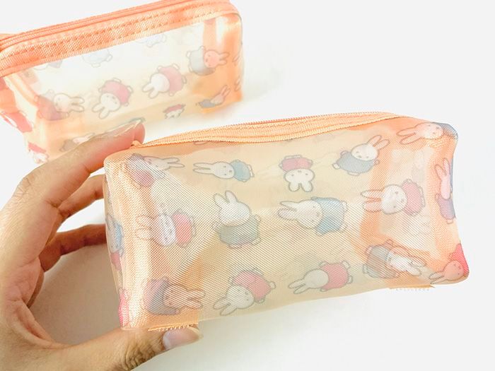 3点セットがパーフェクト！【50代・60代】春の旅行にピッタリの「吊り下げポーチ」を〈付録〉でゲット！ひとつあると重宝しますよ♪